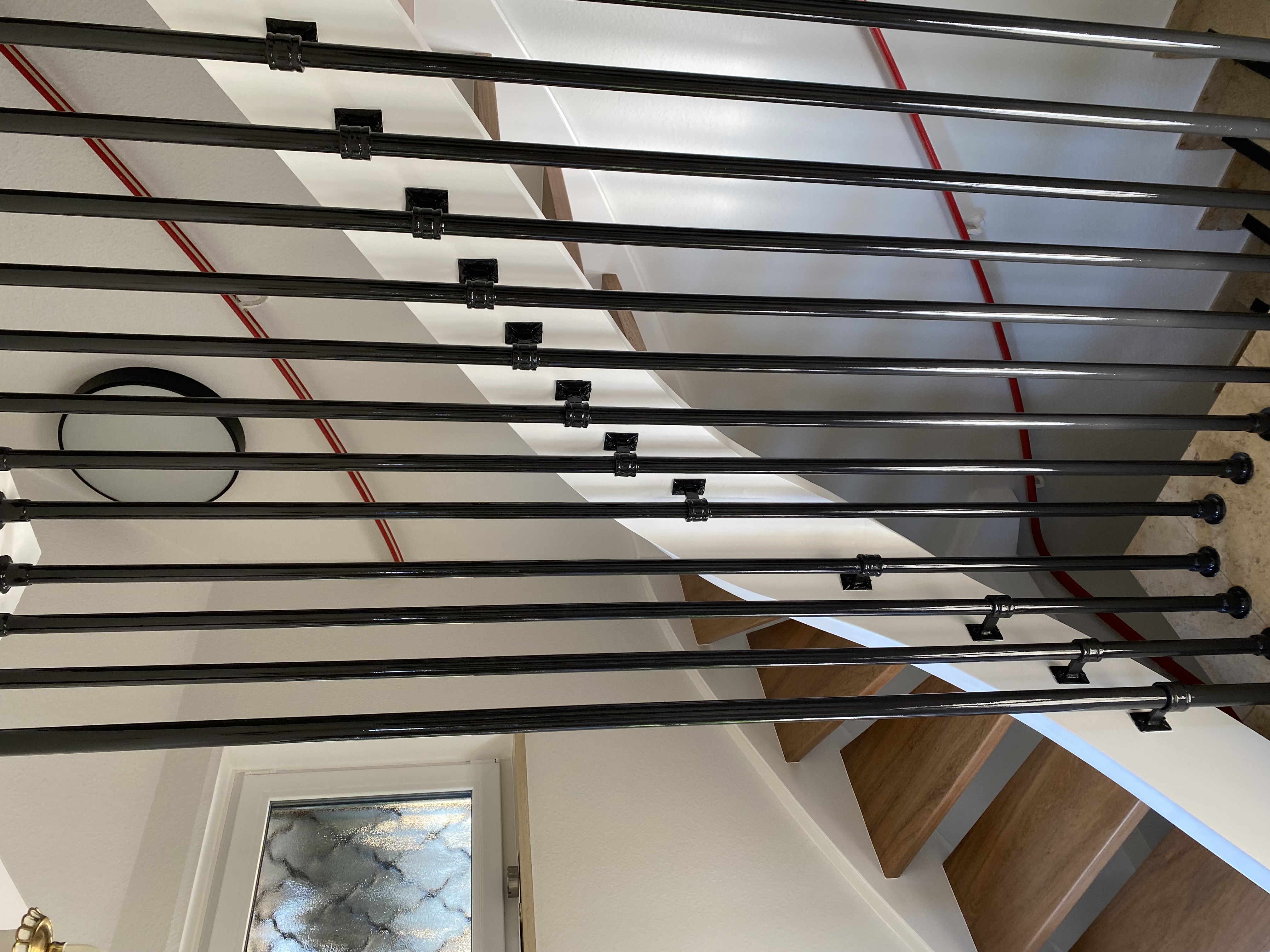 Lackierarbeiten und Malerarbeiten an einer Treppe